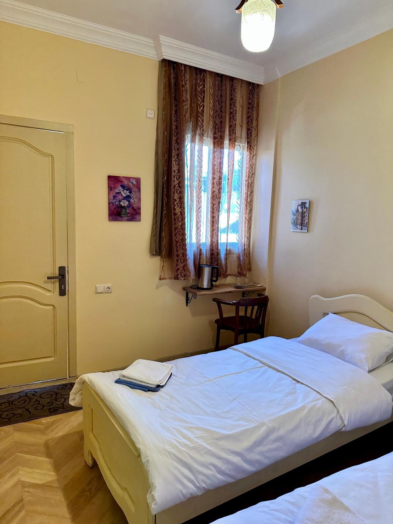 Old Clty Hotel 巴统 外观 照片